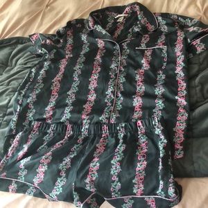 Barely  worn Victoria’s Secret Silk PJ set
